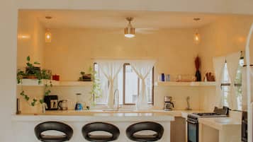 Fridge, oven, stovetop, coffee/tea maker