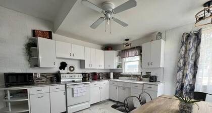 3+Bed Home Close to Downtown