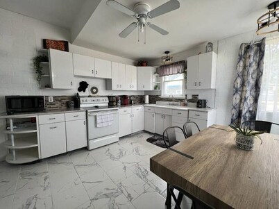 3+Bed Home Close to Downtown