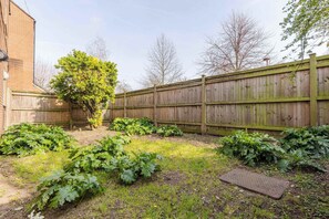 Property grounds - Kennington Gem: 3BR Home & Private Garden (London)