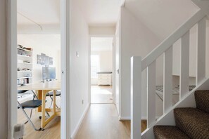 Interior - Kennington Gem: 3BR Home & Private Garden (London)