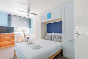 2 bedrooms, iron/ironing board, internet, bed sheets