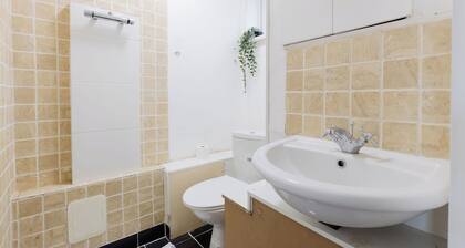 Spacious 3BDR Kennington Home with Private Garden