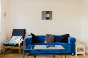 TV, offices - Spacious 3BDR Kennington Home with Private Garden (London)