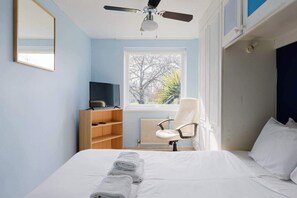 3 chambres, fer et planche à repasser, accès Internet, draps fournis