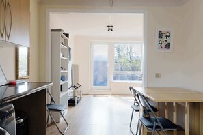 Interior - Kennington Gem: 3BR Home & Private Garden (London)