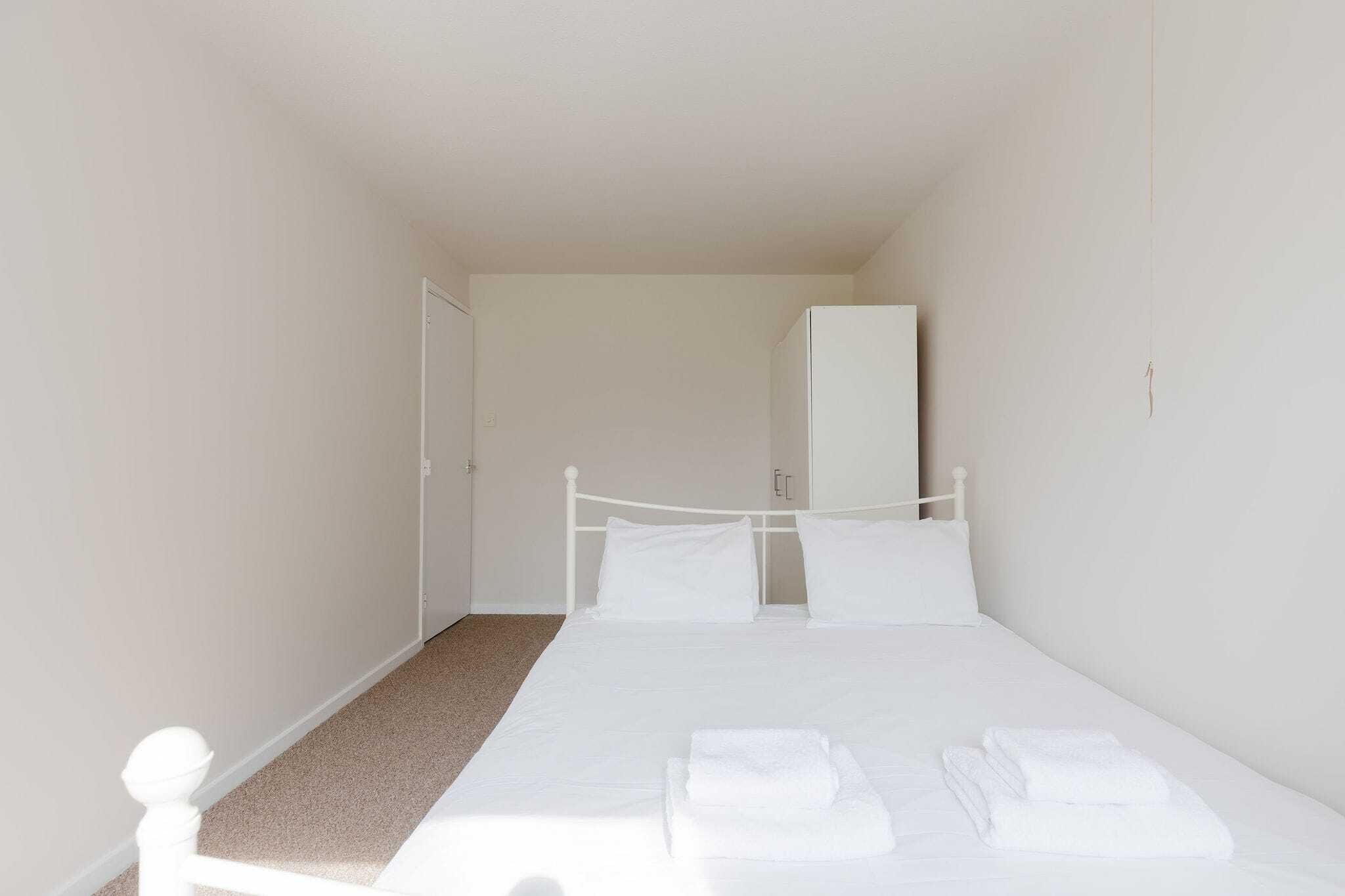 3 bedrooms, iron/ironing board, Internet, bed sheets