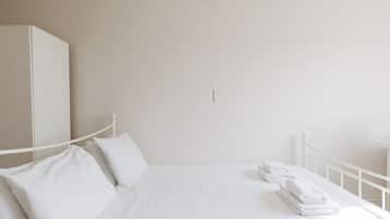 3 bedrooms, iron/ironing board, internet, bed sheets