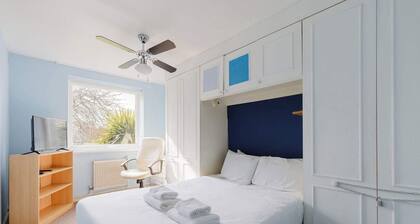 Kennington Gem: 3BR Home & Private Garden