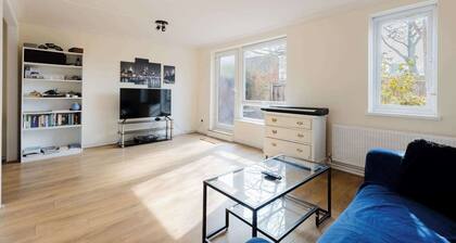 Kennington Gem: 3BR Home & Private Garden
