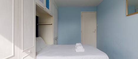 3 bedrooms, iron/ironing board, Internet, bed sheets