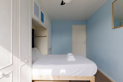 Spacious 3BDR Kennington Home with Private Garden