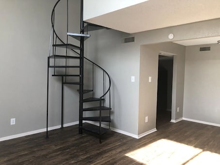 Interior. Town House Near DFW Air Port Close To Downtown