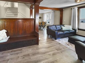 Smart-TV, Bücher, Arbeitsbereiche