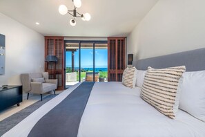 3 dormitorios, escritorio, tabla de planchar con plancha y cuna de viaje