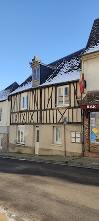 Exterior. Appt #4 Cosy Plein Centre de Conches