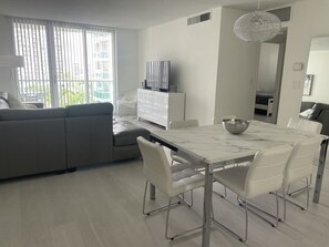 Living area - Beachfront building in Hallandale (Hollywood)