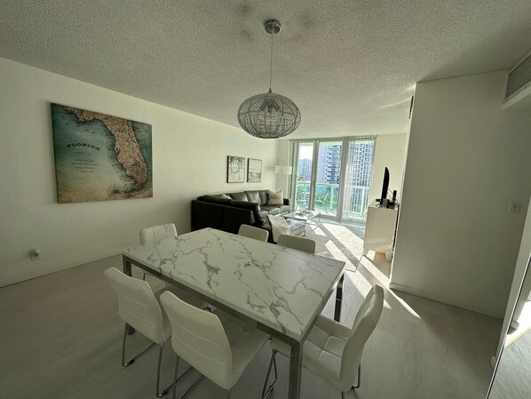 Living area - Beachfront building in Hallandale (Hollywood)