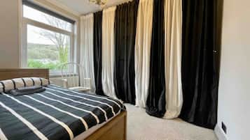3 bedrooms, iron/ironing board, WiFi, bed sheets