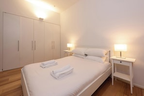 1 bedroom, iron/ironing board, internet, bed sheets