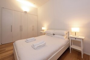 1 bedroom, iron/ironing board, Internet, bed sheets - Central Boutique Studio in the heart of Melbourne! (Melbourne)