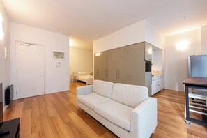 Living area - Central Boutique Studio in the heart of Melbourne! (Melbourne)