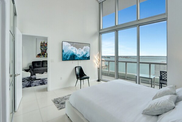 2 habitaciones, escritorio, tabla de planchar con plancha y wifi gratis 