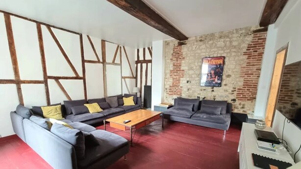 A living room with two sofas, a coffee table, and a brick wall. - Kinta Panda 🐼 | Pool Table | City Center | 13 + 2 guests (Honfleur)