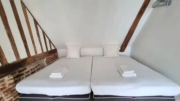 4 slaapkamers, een strijkplank/strijkijzer, wifi