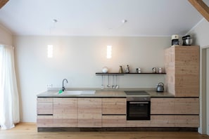 Ugn, spishäll och diskmaskin