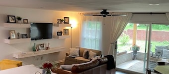 Family Friendly Derby City Getaway - minutes from track and festival grounds