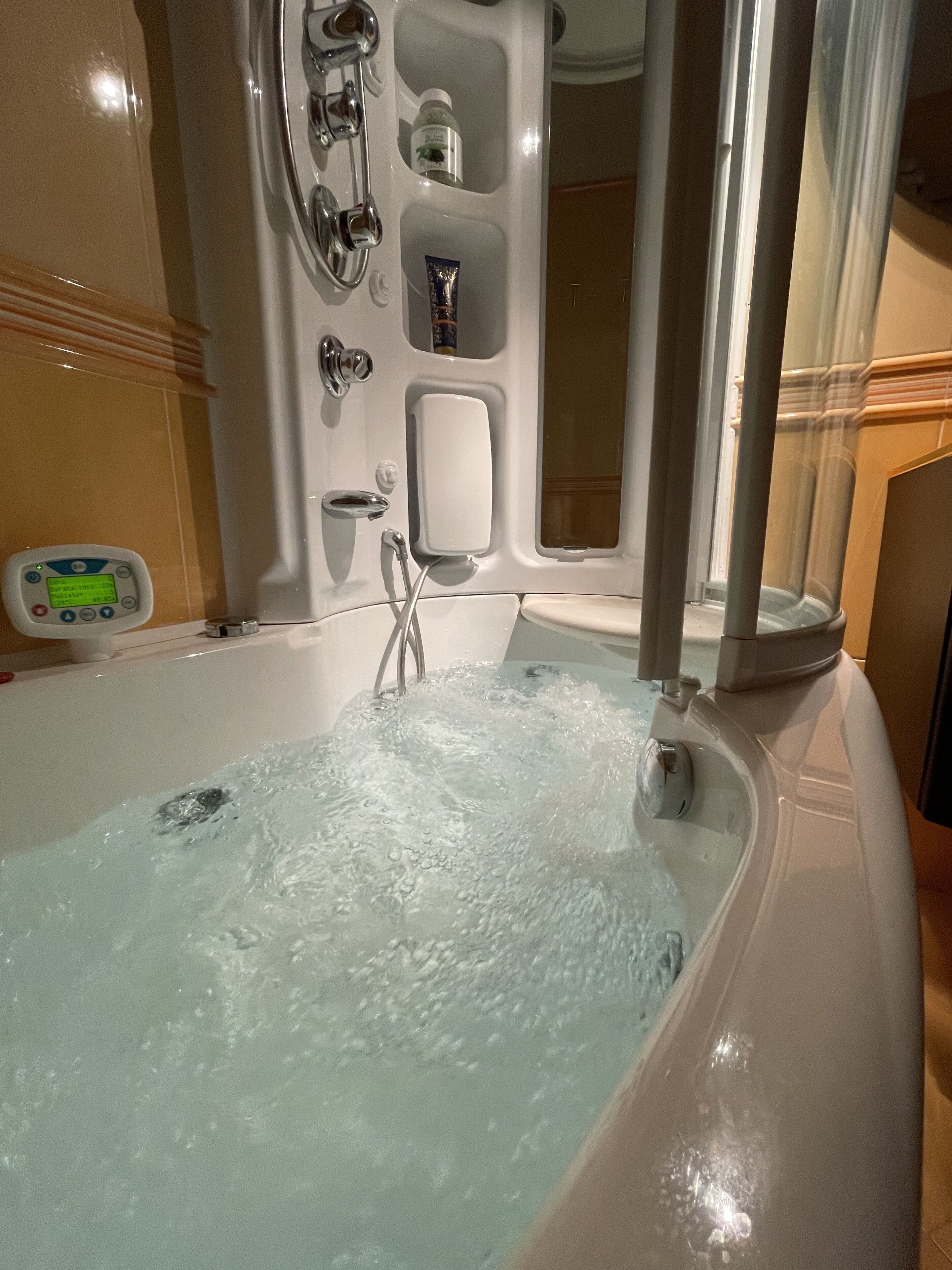 Dusche, Haartrockner, Bidet, Handtücher
