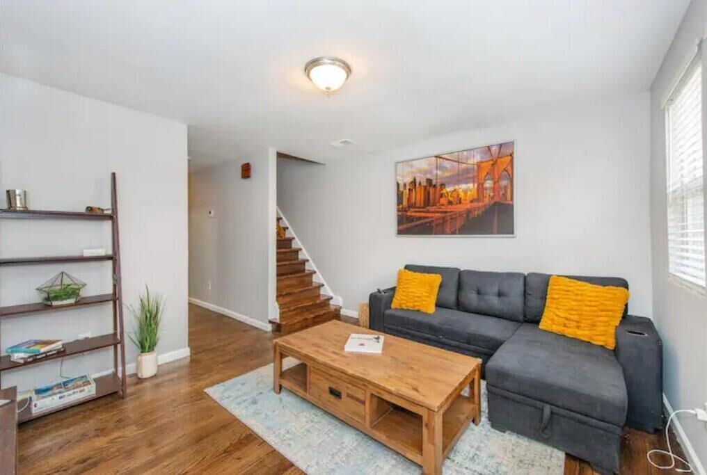Better Rentals-South Orange Townhome - 1 block from NYC🚉
