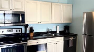 Studio Suite, 1 King Bed with Sofa bed (801C) | Private kitchen | Microwave, oven, stovetop, toaster