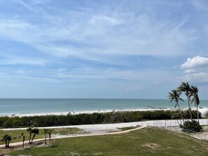 Elite Studio Suite (207A) | Balcony view