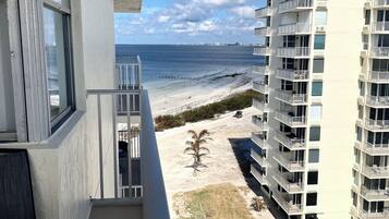 Studio Suite, 1 King Bed with Sofa bed (801C) | Balcony view