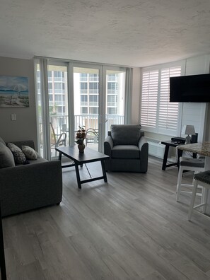 Elite-Studiosuite (207A) | Wohnbereich | 40-Zoll-LCD-Fernseher mit Kabelempfang