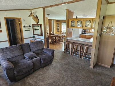 Quiet 3bed 2bath house. Large parking area. Great location. quiet neighborhood 