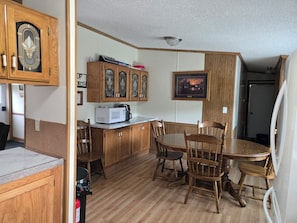 Dining - Quiet 3bed 2bath house. Large parking area. Great location. quiet neighborhood  (Bemidji)