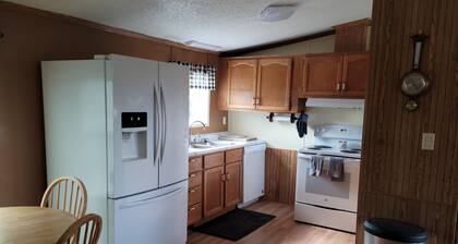 Quiet 3bed 2bath house. Large parking area. Great location. quiet neighborhood