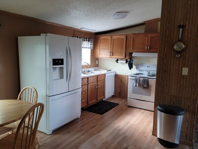 Quiet 3bed 2bath house. Large parking area. Great location. quiet neighborhood 