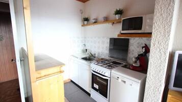 Refrigerador, microondas, horno y lavavajillas