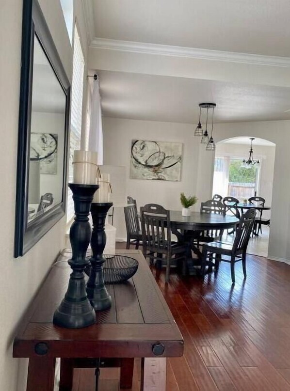 Dining - 3BR Townhouse with pool in Medical Center (San Antonio)