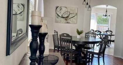 3BR Townhouse with pool in Medical Center