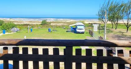 Chalé Confortável na Beira mar Sinta a Brisa da Praia a Poucos Metros do Oceano