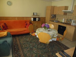 Living area - Spannen Sie in Dieser Gemütlichen Kleinen und Hellen Souterrainwohnung aus (Görlitz)