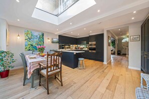 Dining - Church Road - Four Bedroom House, Sleeps 8 (Wimbledon Village)