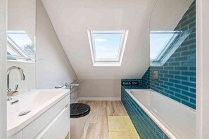 Hair dryer, towels - Church Road - Four Bedroom House, Sleeps 8 (Wimbledon Village)