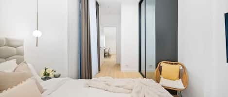 2 室のベッドルーム、セーフティボックス (室内)、アイロン / アイロン台、旅行用ベビーベッド