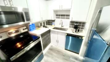 Mikrowelle, Ofen, Herdplatte, Geschirrspüler